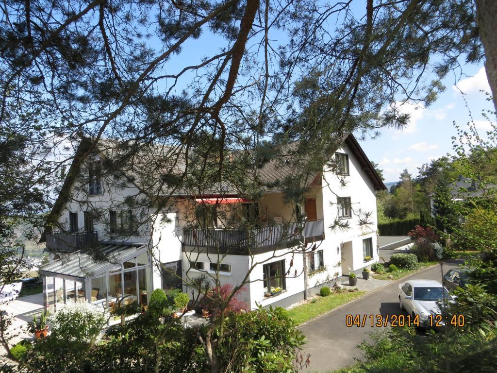 Gastehaus-Weingut Loersch Otel Leiwen Dış mekan fotoğraf